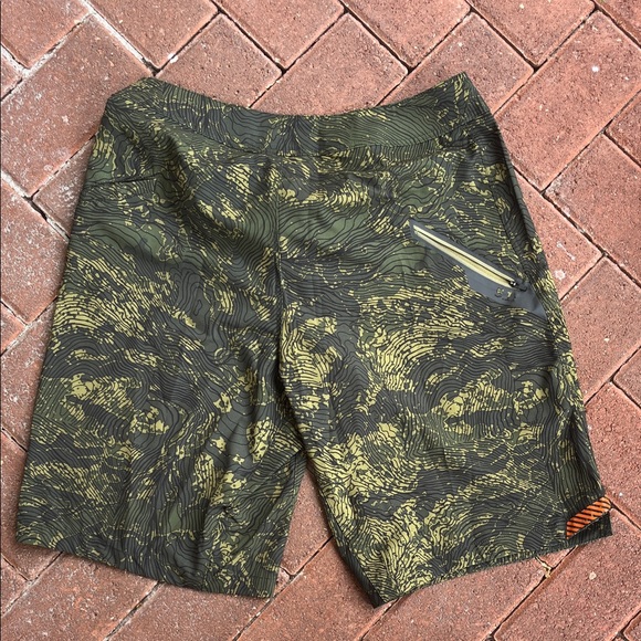 5.11 Tactical Olive and Black Board Shorts - Picture 4 of 4